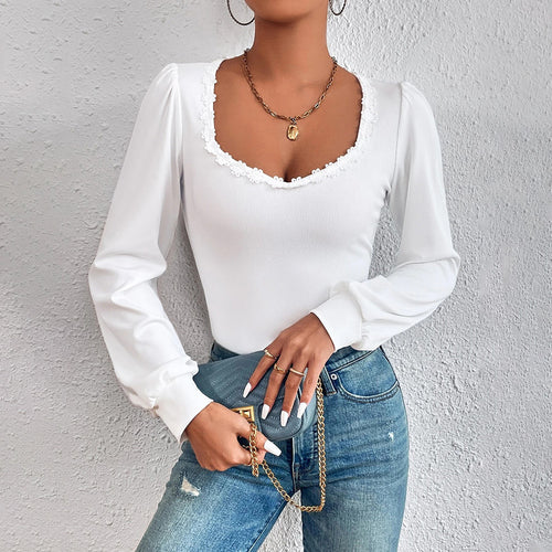 Damen Feinstrick-Bodyshirt mit herzförmigem Carmen-Ausschnitt Spitzenbordüre und leichten Puffärmeln Nord Taschen