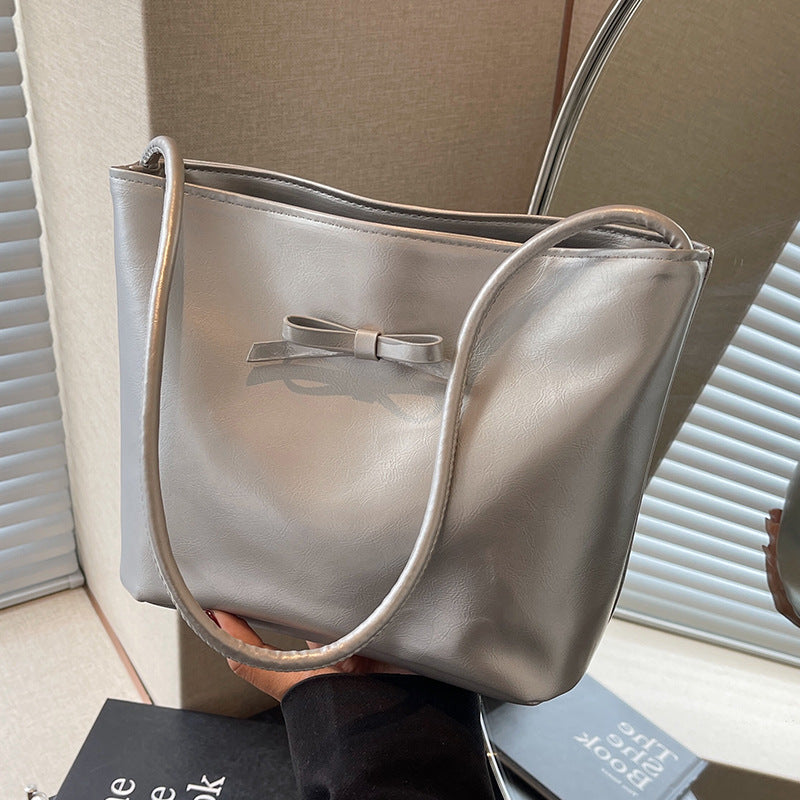 Damen Henkeltasche mit elegantem Schleifendetail und hochwertiger Lederoberfläche Nord Taschen