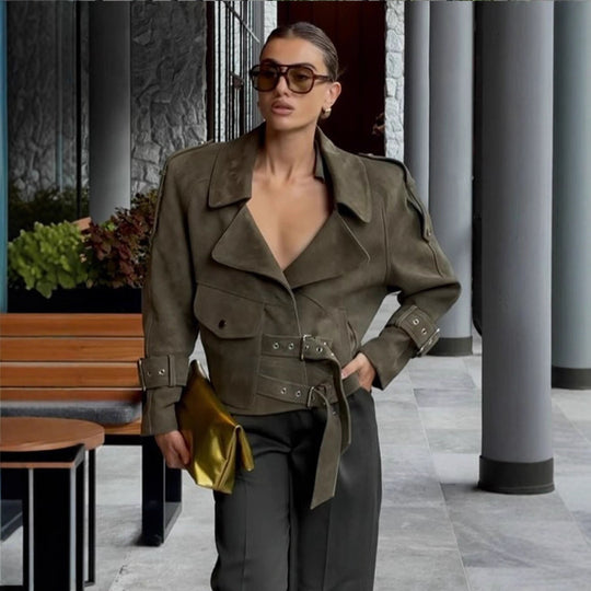 Damen Kurzjacke aus Veloursleder-Optik mit Taillengürtel, Schnallen & Oversize-Kragen Nord Taschen