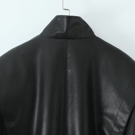 Damen Cropped Jacke im futuristischen Biker-Look aus veganer Lederoptik mit hohem Stehkragen und elastischem Saum Nord Taschen