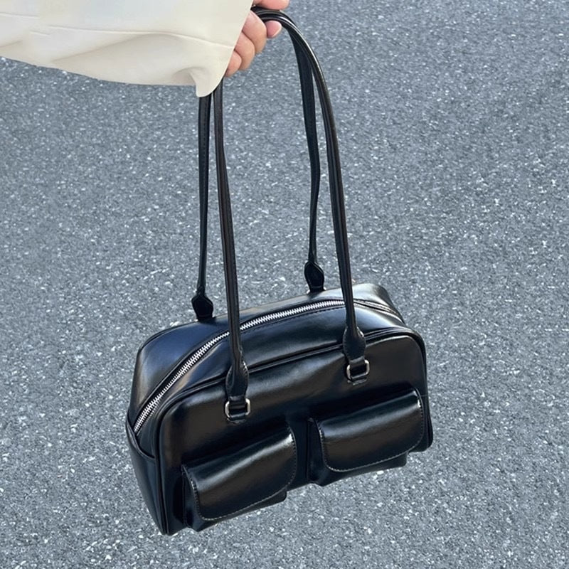 Damen Hobo-Tasche mit praktischen Außentaschen und glänzender Oberfläche Nord Taschen