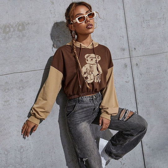 Damen Kurzgeschnittener Kapuzenpullover mit Teddy‑Print, Colorblock‑Ärmeln und elastischem Saum Nord Taschen