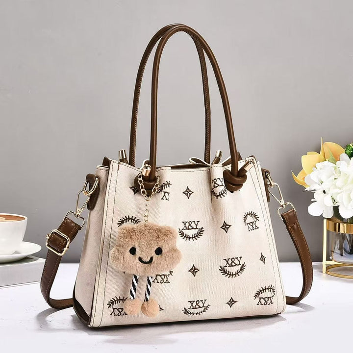 Damen modische Handtasche mit verspieltem Charme und abnehmbarem Anhänger Nord Taschen