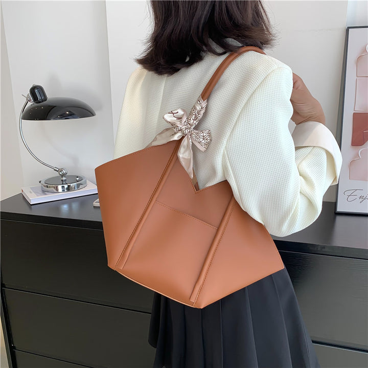 Damen hochwertige Tragetasche mit verspieltem Design und dekorativem Halstuch Nord Taschen