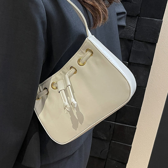Damen praktische Umhängetasche mit glänzendem Effekt und elegantem Knotenakzent Nord Taschen
