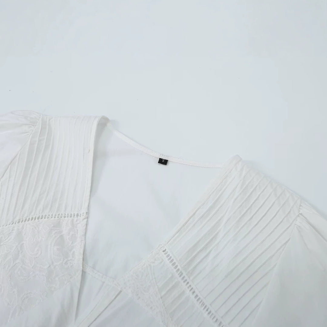 Damen Bestickte V‑Ausschnitt Bluse mit Kellerfaltenpasse und Ballonärmeln Nord Taschen