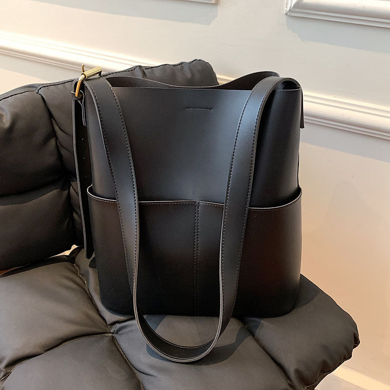 Damen Schultertasche mit eleganter Struktur und praktischen Außenfächern Nord Taschen