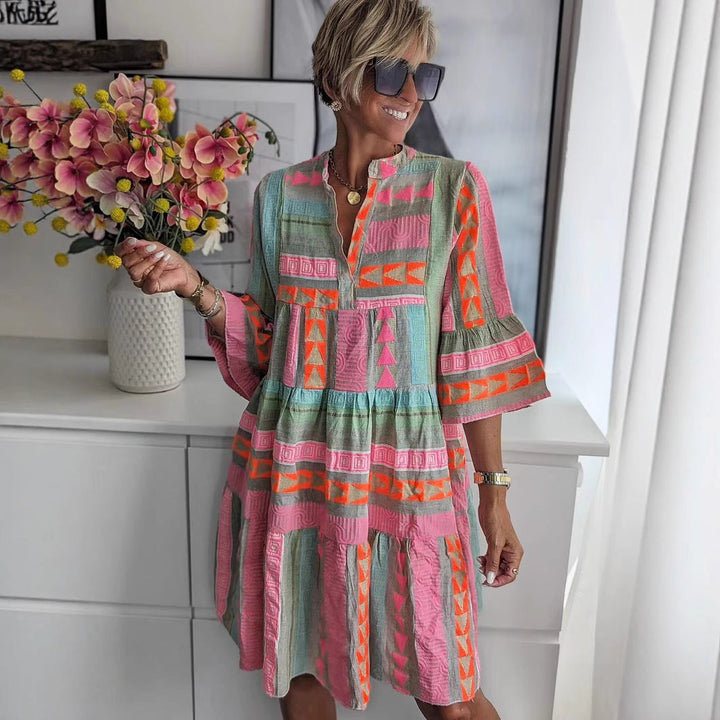 Damen luftiges Boho-Kleid mit eingew Nord Taschenten Mustern und kurzen Ärmeln