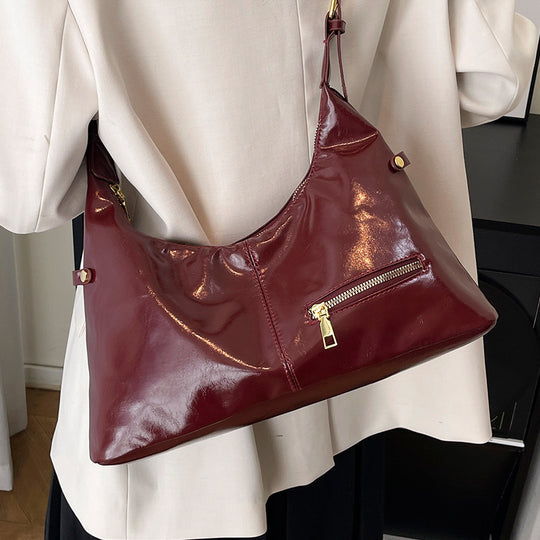 Damen Hobo-Tasche mit glänzender Oberfläche und praktischen Reißverschlusstaschen Nord Taschen