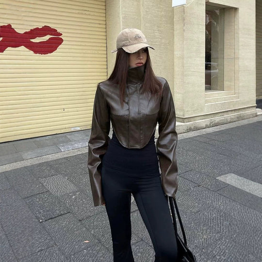 Damen Cropped Kunstleder‑Corsagenjacke mit hohem Stehkragen und verlängerten Ärmeln Nord Taschen