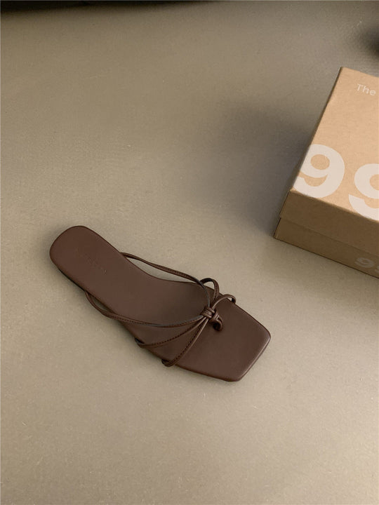 Damen Stylische Riemchen-Sandalen mit quadratischer Zehenpartie und feinem Bindedesign