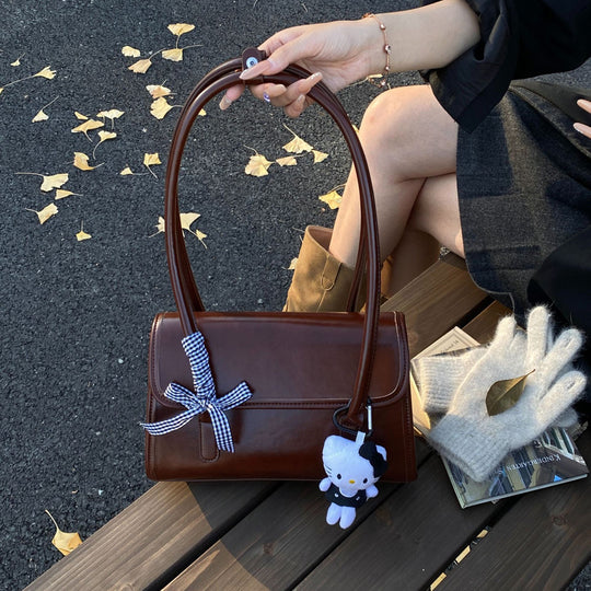 Damen Handtasche mit elegantem Tragegriff und stilvollem Klappenverschluss Nord Taschen