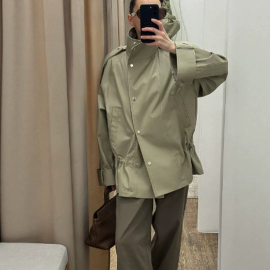 Damen Kurzparka mit hohem Stehkragen, Schulterklappen und taillierbarem Kordelzug Nord Taschen