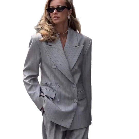Damen Oversize-Doppelreiher Blazer-Set mit Nadelstreifen und weiten Bundfaltenhosen Nord Taschen