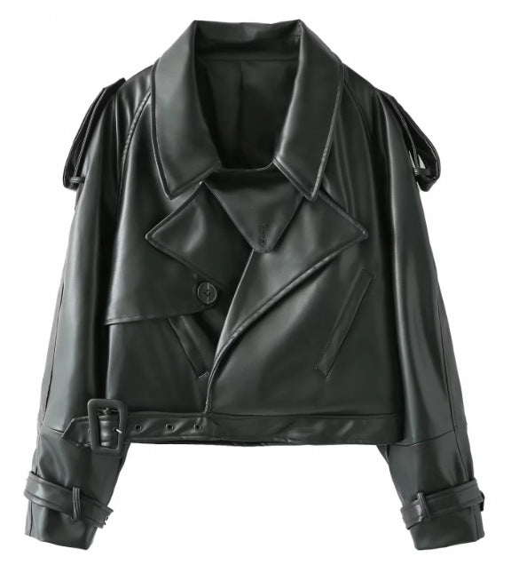 Damen 300+ taillierte Cropped-Bikerjacke aus Kunstleder mit großem Revers, Schulterklappen und Taillengürtel Nord Taschen
