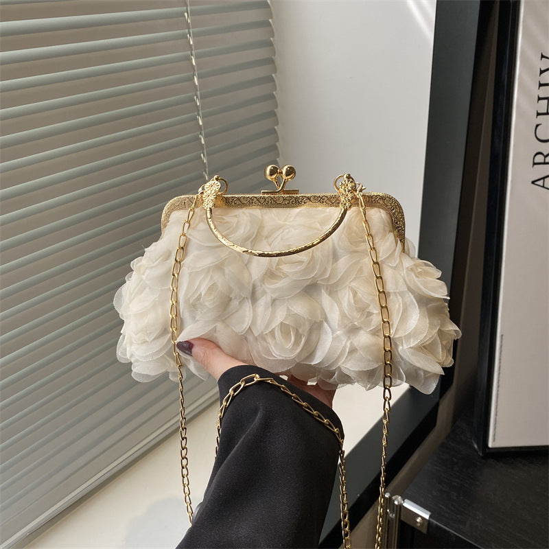 Damen Clutch mit floralen Applikationen und elegantem Kettenverschluss Nord Taschen