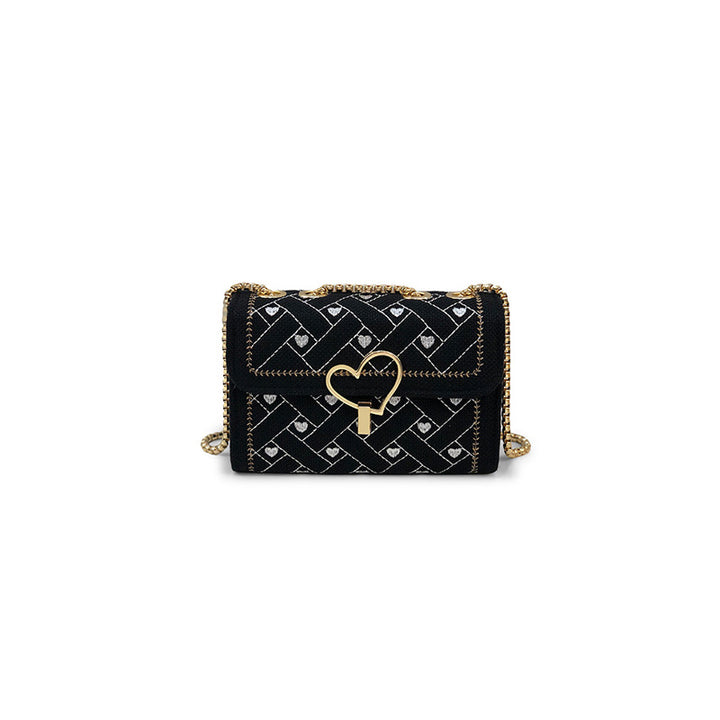 Damen Clutch mit elegantem Herzverschluss und verzierter Kette Nord Taschen
