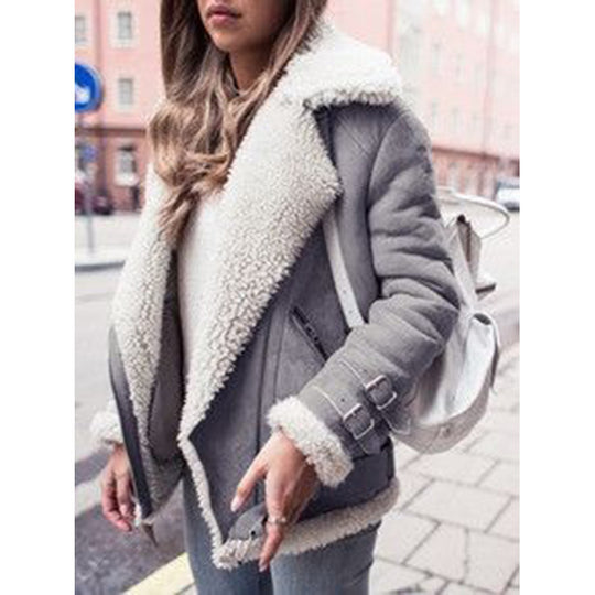 Damen Kurzjacke im Fliegerstil mit abgesetztem Fellkragen und verstellbaren Schnallen Nord Taschen