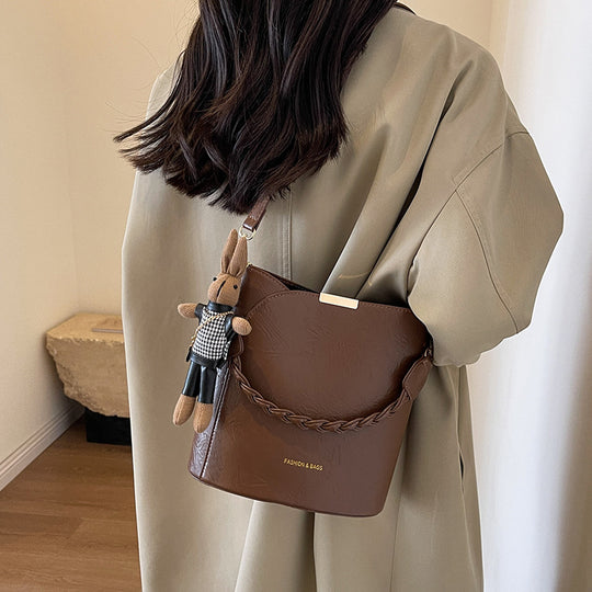 Damen Schultertasche aus hochwertigem Kunstleder mit geflochtenem Detail Nord Taschen