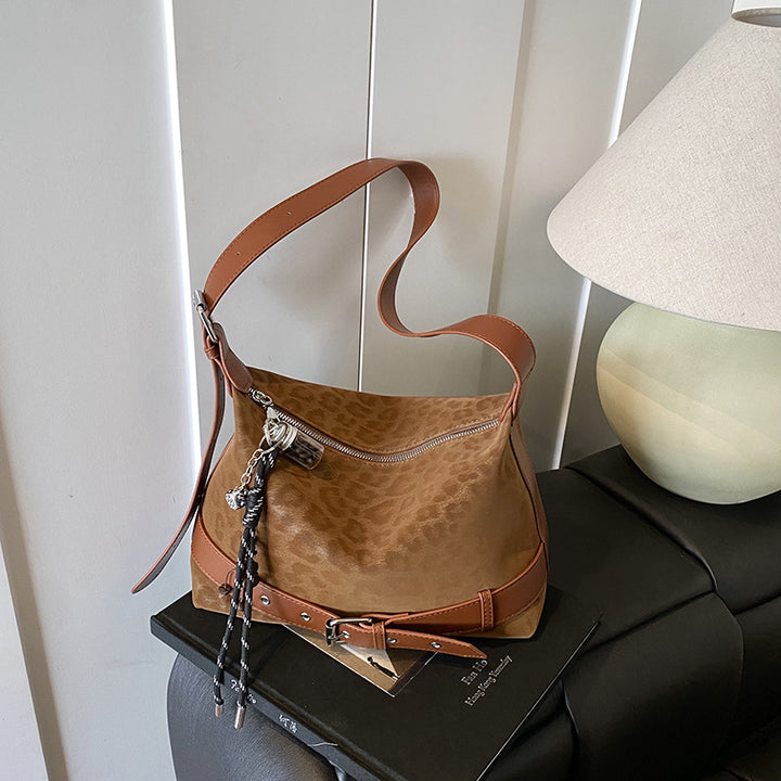 Damen modische Schultertasche mit angesagtem Gürtel-Detail Nord Taschen