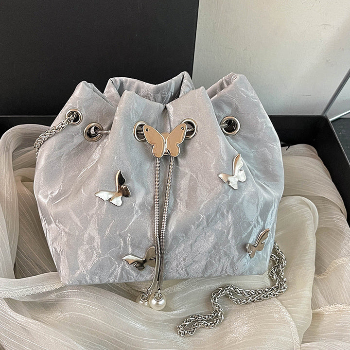 Damen Beuteltasche mit verspielten Schmetterlingsapplikationen Nord Taschen