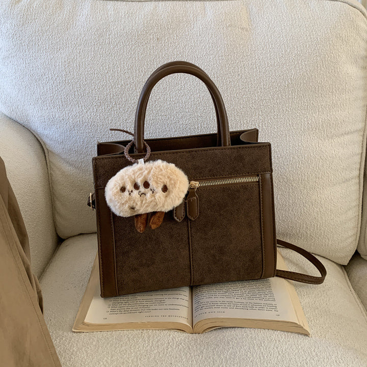 Damen stilvolle Handtasche mit charmantem Schlüsselanhänger Nord Taschen
