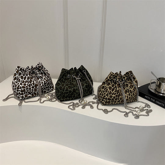 Damen Beuteltasche mit animalischem Design und stilvollem Kettenakzent Nord Taschen
