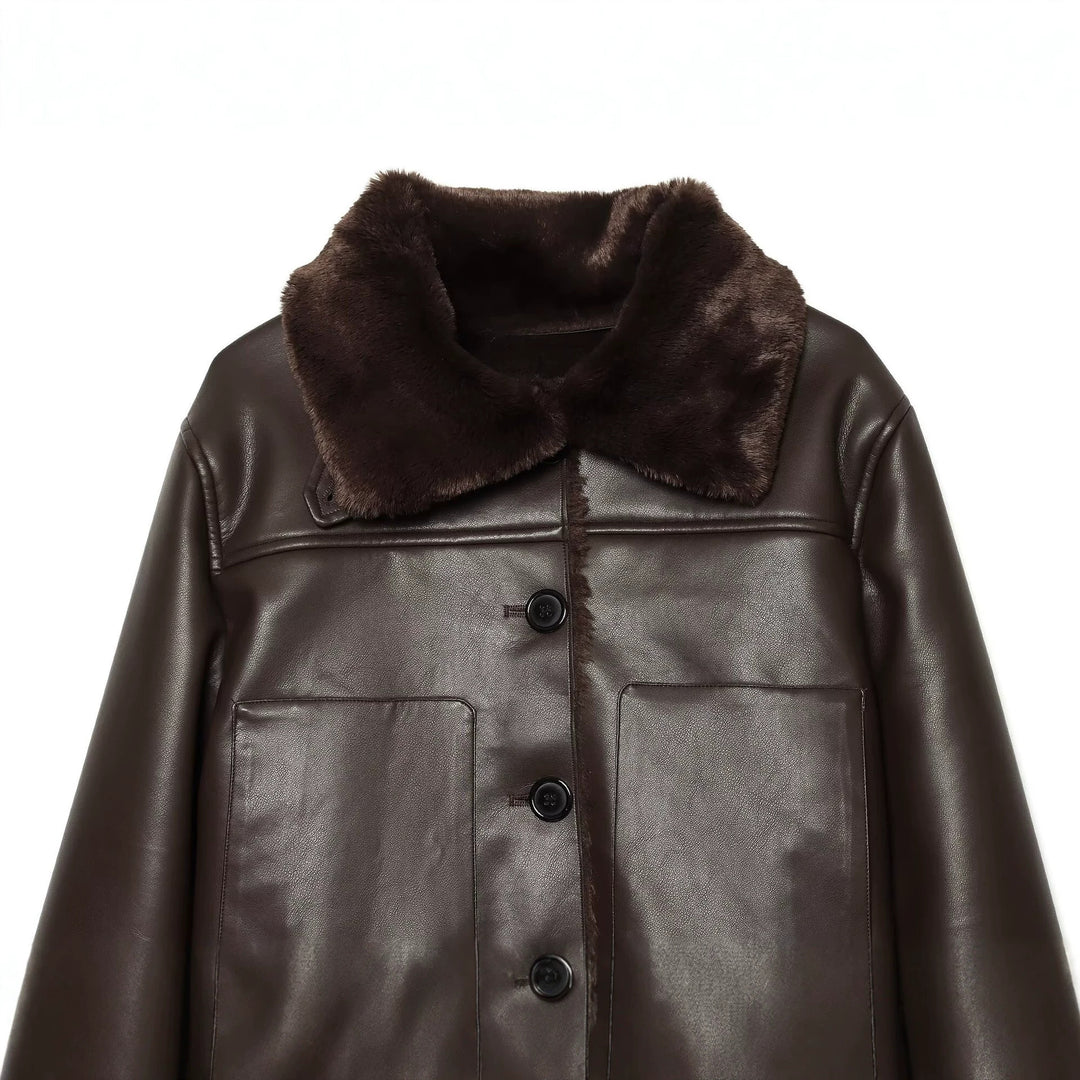 Damen Kurzjacke aus Lederoptik mit Teddy-Futter, aufgesetzten Taschen und Umlegekragen Nord Taschen
