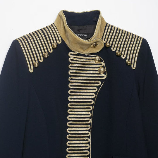 Damen Militärinspirierte Kurzjacke mit goldener Kordelverzierung und Samtmanschetten Nord Taschen