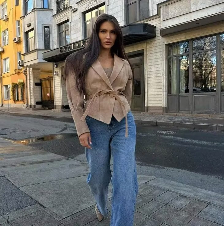 Damen Wildleder‑Wickeljacke mit Taillengürtel und strukturierten Schulterdetails Nord Taschen
