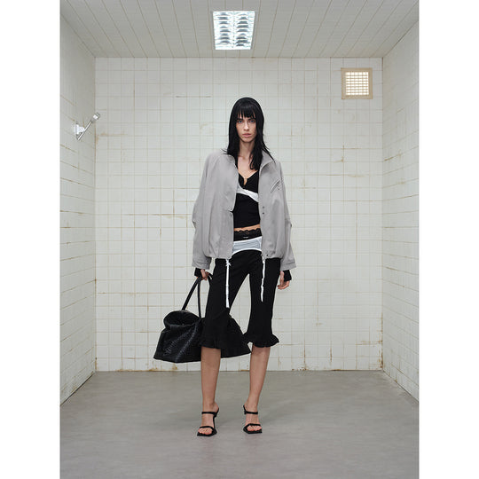Unisex Kurz geschnittene minimalistische Boxy‑Jacke mit hohem Funnelkragen und verdeckter Frontblende Nord Taschen