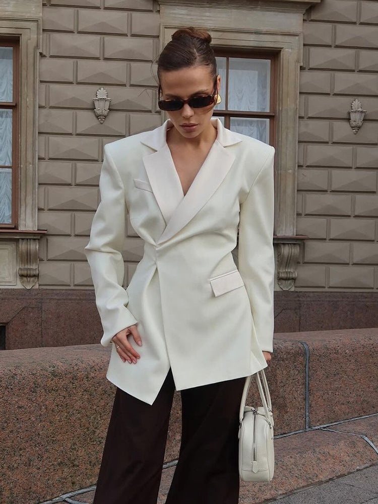 Damen Skulpturaler taillierter Blazer mit asymmetrischem Vorderteil und betonter Schulter Nord Taschen