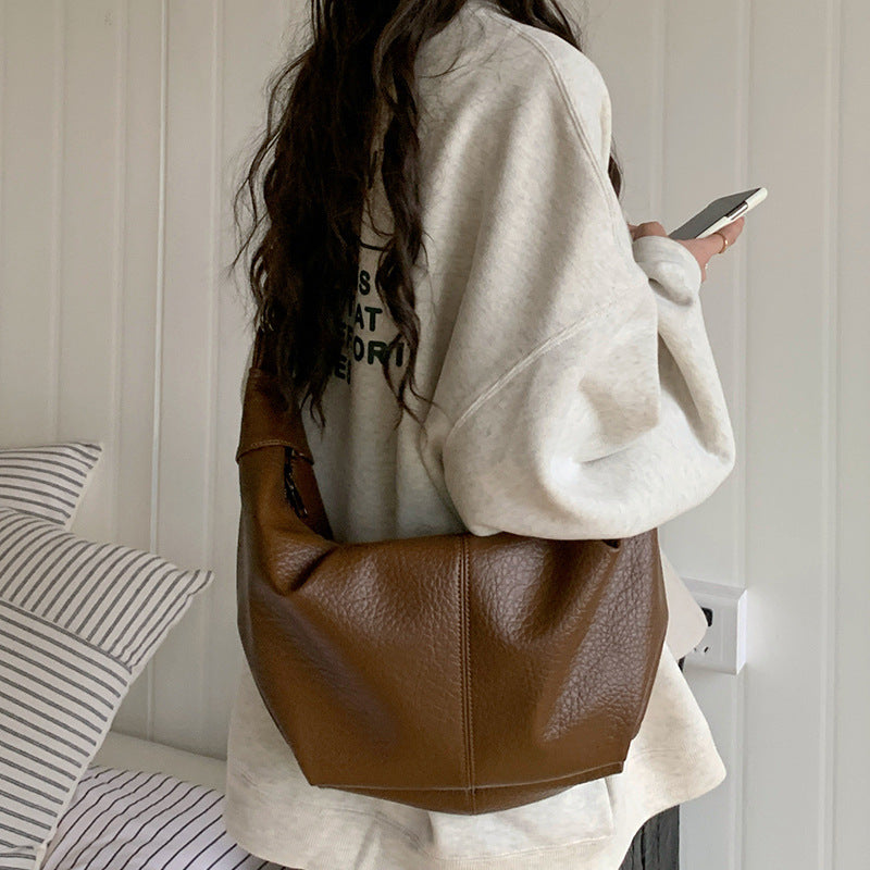 Damen Hobo-Tasche mit raffinierter Drapierung und modernem Tragegurt Nord Taschen