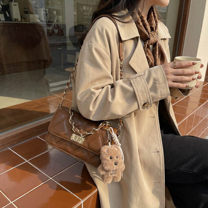 Damen elegante Handtasche mit charmantem Teddybär-Anhänger Nord Taschen