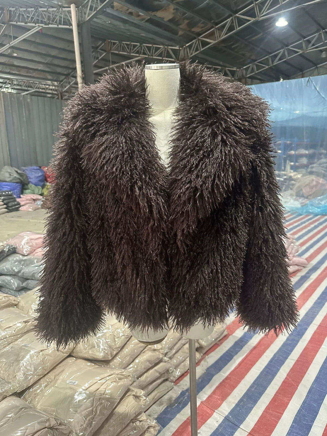 Damen Kurzboxiger Kunstpelz‑Bolero mit langflorigem Hochflor und voluminösem Schalkragen Nord Taschen