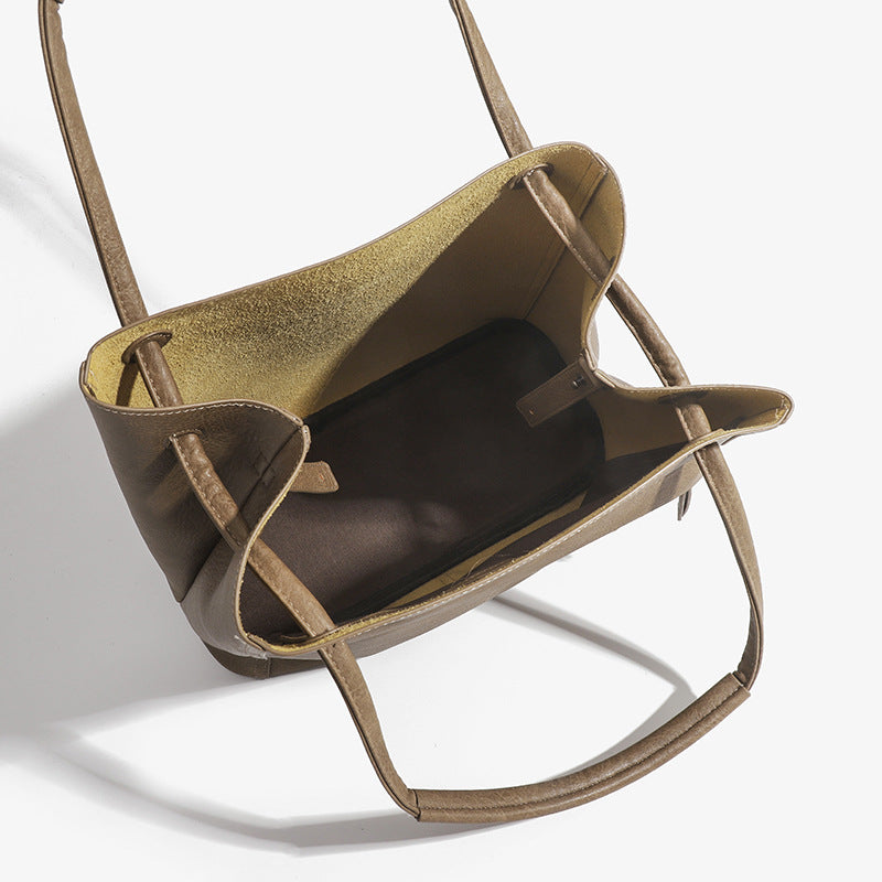 Damen Henkeltasche aus hochwertigem Kunstleder mit eleganter Klappenfront Nord Taschen