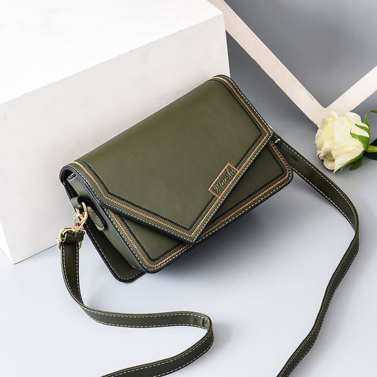 Damen Umhängetasche mit eleganter Klappenoptik und goldener Kette Nord Taschen