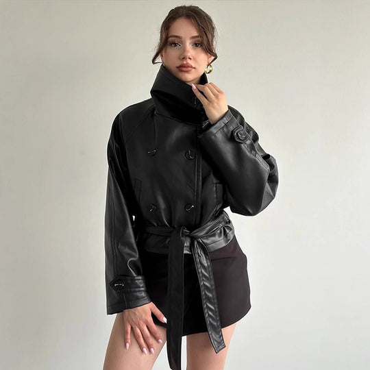 Damen Taillierte Kurzblouson‑Jacke aus Lederimitat mit hohem Stehkragen und Bindegürtel Nord Taschen