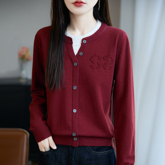 Damen Kurzer Feinstrick-Cardigan mit V‑Schlitzkragen, Rippenblende und dezentem Struktur‑Logo Nord Taschen