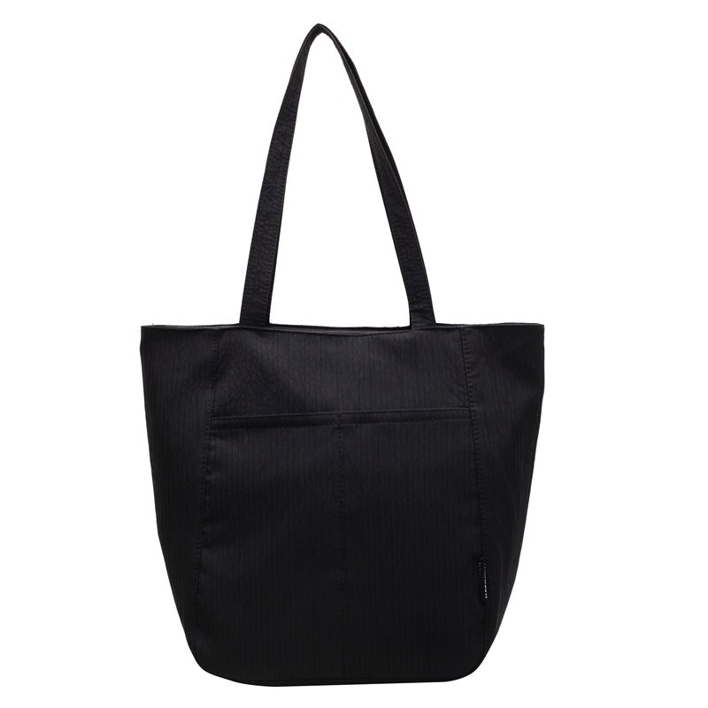 Damen Tragetasche mit strukturiertem Design und vielseitigen Einsatzmöglichkeiten Nord Taschen