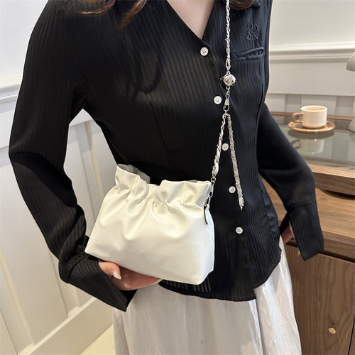 Damen modische Umhängetasche mit raffiniertem Kordelzug und eleganter Kettenverzierung Nord Taschen