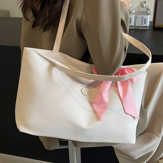 Damen elegante Beuteltasche mit dekorativem Schleifen-Detail Nord Taschen