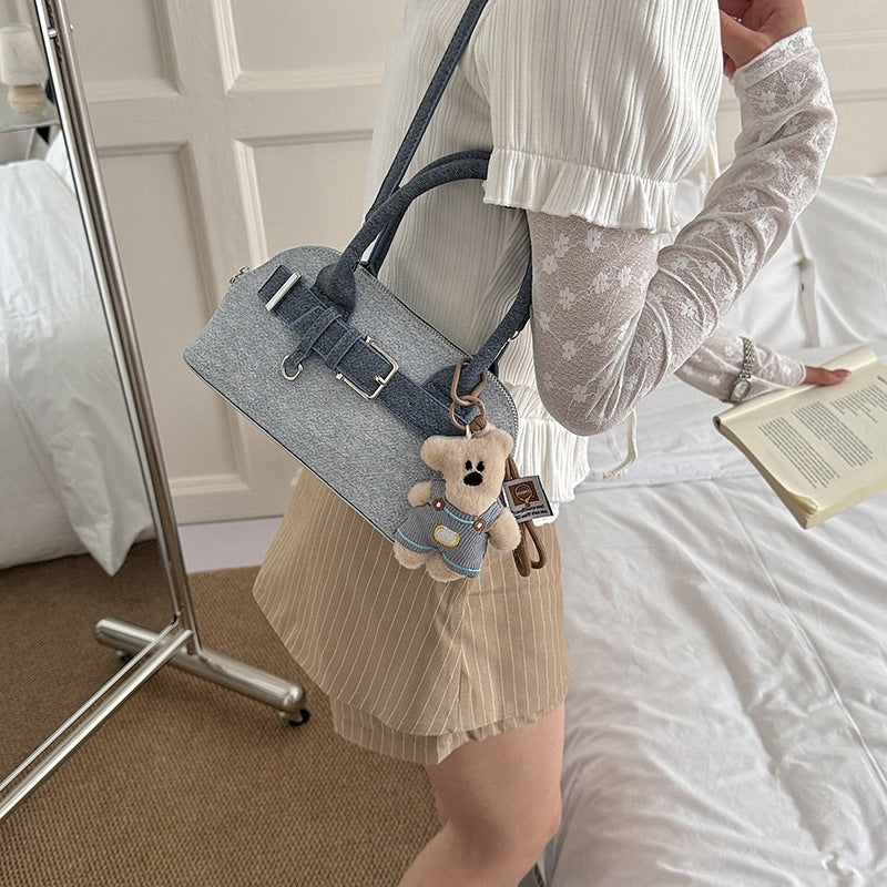 Damen stilvolle Handtasche mit verspieltem Plüsch-Details Nord Taschen