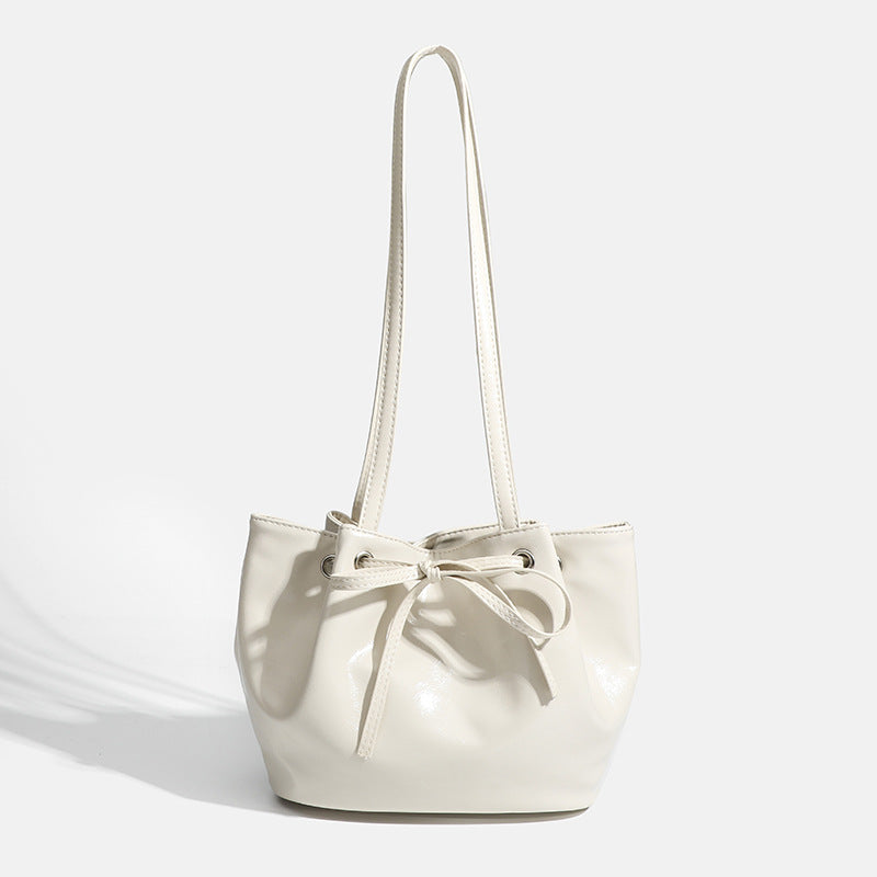 Damen Beuteltasche mit modischem Kordelzug und glänzender Oberfläche Nord Taschen