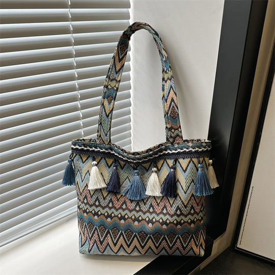 Damen Tragetasche mit stylishen Quasten und modernem Zickzackdesign Nord Taschen