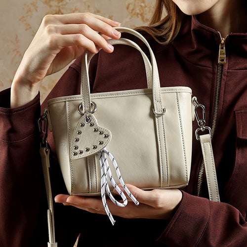 Damen modische Handtasche mit Herzanhänger und abnehmbarem Schulterriemen Nord Taschen