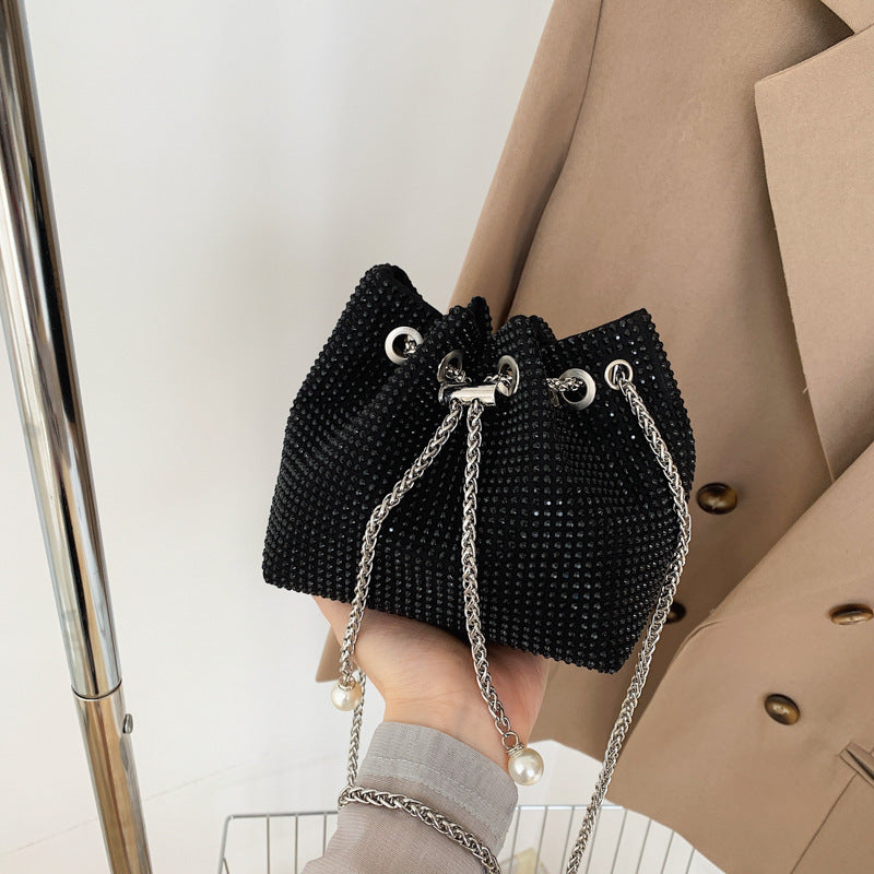 Damen Glamouröse Beuteltasche mit funkelnden Strassakzenten Nord Taschen
