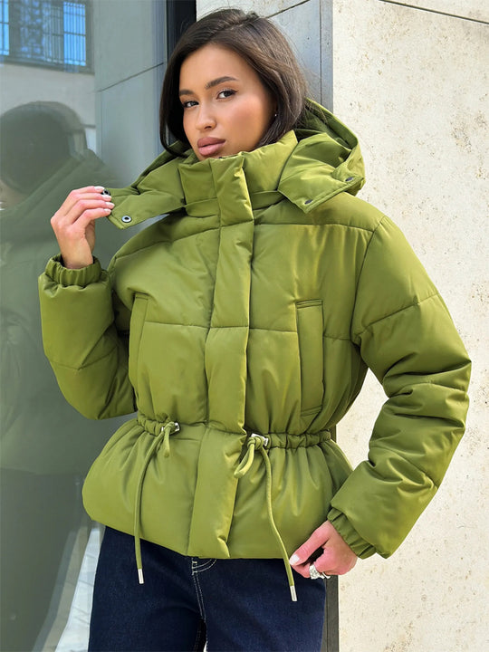 Damen Kurz geschnittene wattierte Kapuzenjacke mit Taillenzug und hohem Stehkragen Nord Taschen