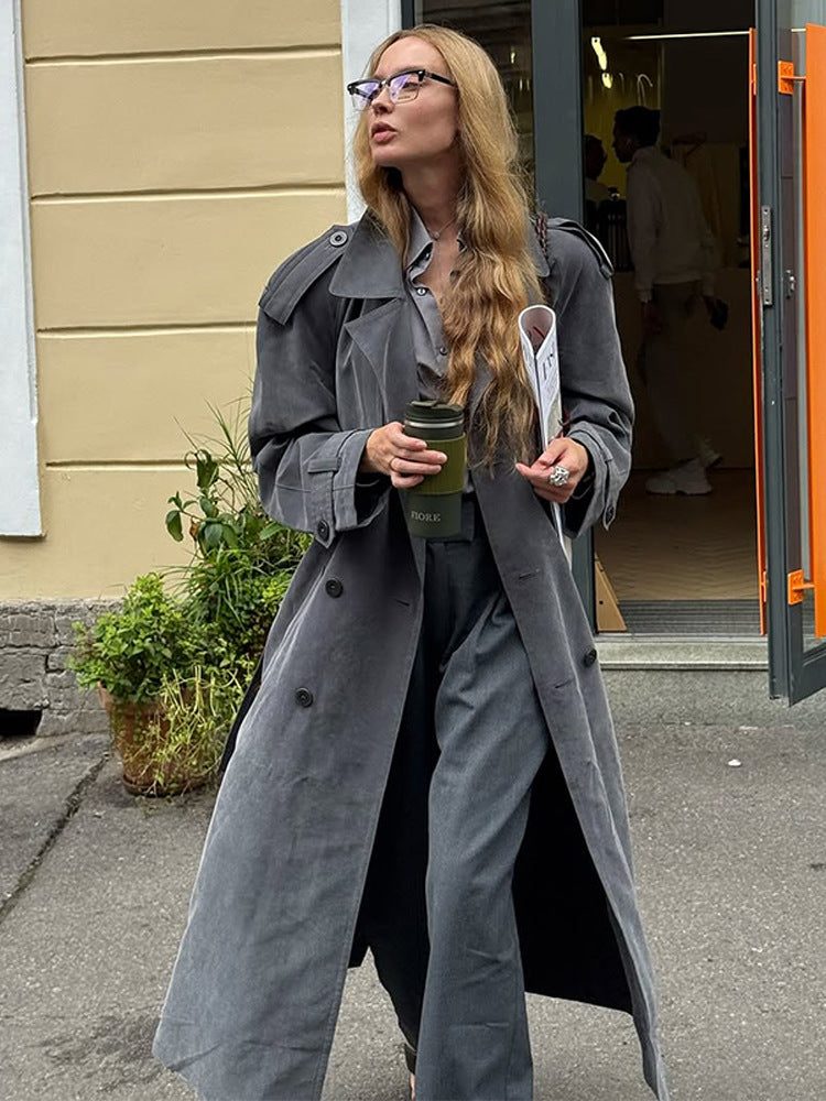 Damen Maxilanger Oversize-Trenchcoat aus softem Velours mit Schulterpatten und doppelreihiger Knopfleiste Nord Taschen