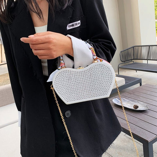 Damen Handtasche mit funkelnden Strasssteinen und modischem Schal | Nord Taschen